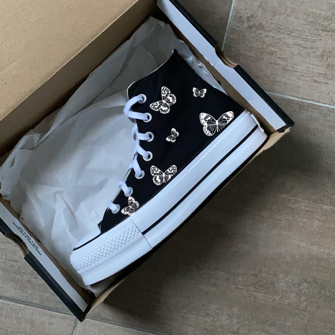 BUTTERFLY DESIGN CONVERSE ALL STAR PLATFORM - NOVEL Aaron Schröer-High Quality Custom Sneaker